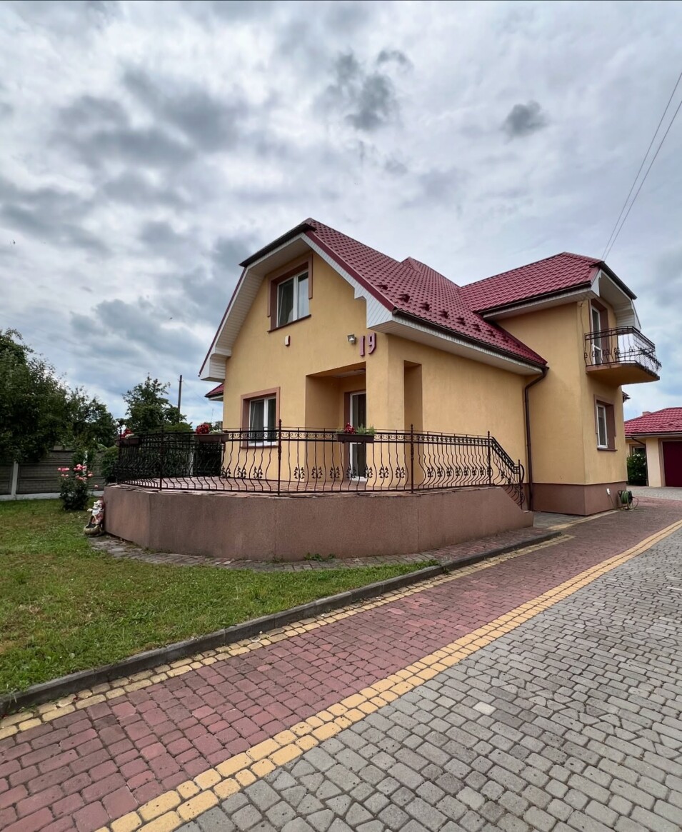 Продаж 2-х поверхового будинку