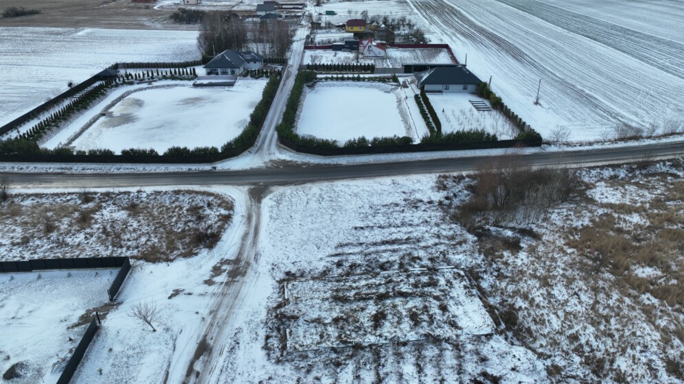 Продаж земельної ділянки у с.Зимне біля траси